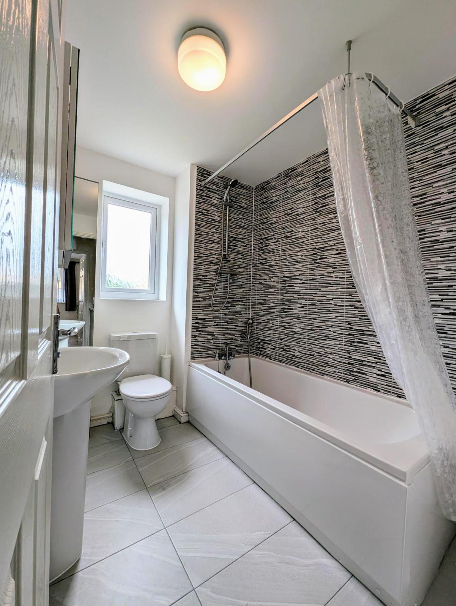 Holiday home Steps From O2 Apollo, Ox Road *